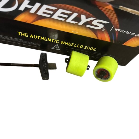 Heelys Youth Size 4 Navy Neon Green Shoes w Box Roller Skate Sneakers Runners - Picture 5 of 8